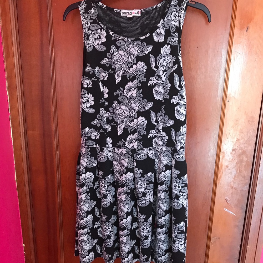 Black flower dress size jouinor L